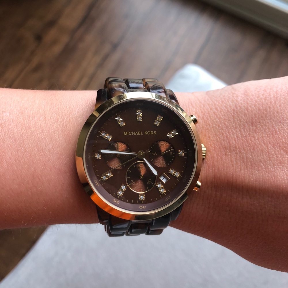 Michael Kors Tortoise Watch - Picture 5 of 5